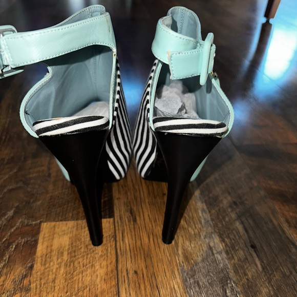 C Label Women’s Size 7.5 - Picture 3 of 3